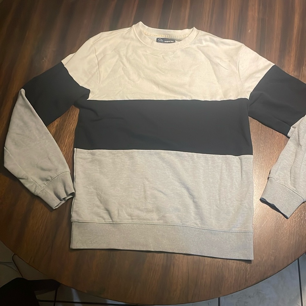Long sleeve multi colored sweatshirt